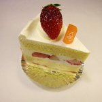 Isu - 苺のショートケーキ 400yen