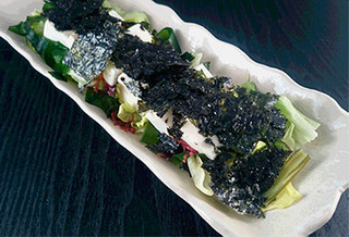 h Tonkatsu Tadumura - 真っ黒とうふサラダ
