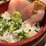 海鮮丼屋  海舟 - 目鯛とシラスの丼物   