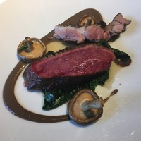 レフェルヴェソンス - 囲炉裏の火〜七谷鴨を薪で、ソース・アバ、ホタテと焼き海苔のジュ、椎茸、縮みほうれん草