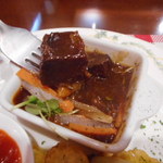 ビストロ アオキ - ビーフシチューは、角切り牛肉が7切も