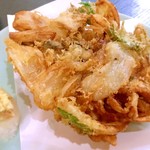 十八番 - シコイワシと新玉葱のかき揚げ。