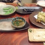 養老乃瀧 - ちくわの磯辺上げとイカの刺身だったと思う。