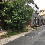 カセント - 奥がこちらのレストラン