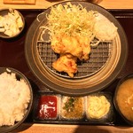 とり多津 - 三種のソース定食唐揚げ4個入りM690円