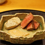 旬席 鈴江 - 丹波牛のステーキ　カシラ芋を添えて　胡麻ソースで