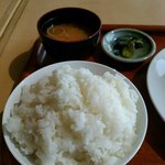 ピアシックス - ご飯大盛とみそ汁、漬物