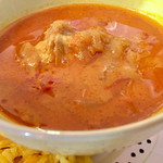 カレーの中には大山鶏の手羽元一本