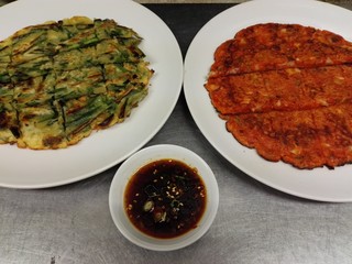 韓国宮廷料理 オモニ - 韮のチジミ、キムチチジミ