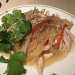 中国飯店 - クラゲと鶏の黒こしょう炒め