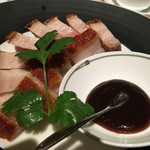 中国飯店 - 皮付き 焼き子豚