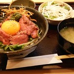 Wafuu Yakiniku Toyama Sodachi - ローストビーフ丼。