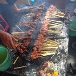 Sate Babi Bawah Pohon Gelora Trisakti - どんどん焼けます