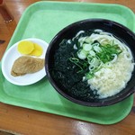 三角茶屋豊吉うどん - わかめたぬき360円＋稲荷60円