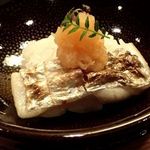 すし処 みや古分店 - ＊横須賀産太刀魚　オン　酢飯