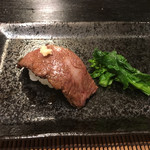 さんだ - お肉お寿司。私はお寿司食べれないので同僚にあげました（笑）