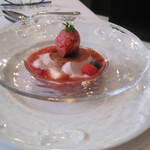 グランシェール 葉山庵 - 苺のブランマンジェ フレッシュベリーのマリネとソルベ 