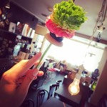 カフェ ルミエール - 店内の所々に少しだけ変わった季節の花を設置しております。