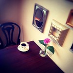 カフェ ルミエール - おひとり様でも入りやすい落ち着いた空間です。