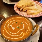 ナマステ·カトマンズ - チキンカレーとチーズナン