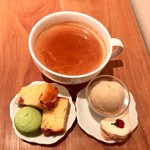 お茶とお菓子まやんち - 桜スイーツ盛合せ／マサラチャイ