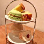 お茶とお菓子まやんち - 桜スイーツ盛合せ 850円(税込)