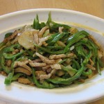 小麦香 - 料理写真:青椒ロース７８０円。

豚肉とピーマンをたっぷりと使った塩味の効いた中華料理の一品料理の定番ですね。
