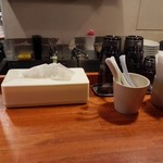 だしが命の塩らーめん　ぎょぎょぎょ - 卓上