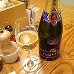 スタンドシャン食 Osaka北新地 Champagne & GYOZA BAR - ポメリー・ブリュット・ロワイヤル