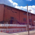 spice＆cafe SidMid - 木造っぽいデザインの体育館。