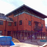 spice＆cafe SidMid - 裏側に回ってみた。近づくと木の香りがする。