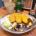 カレーの市民アルバ - フルアームズ(672円) ※ナス、トンカツ、クリームコロッケ3個、ジンジャーエール