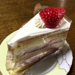 Ryu-my Cafe - とっても大きな苺ショート　７８０円