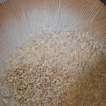 越前手打ちそば  そばーず2nd - ゴマだれ蕎麦のごますり後　ここのゴマダレ投入、香り高い