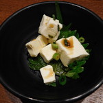 Dezainazukoshitsu kakuregaizakaya kanade - お通しのチーズ
