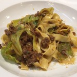 リストランテ ラ チャウ - 仔羊と春キャベツのラグーソースタリアテッレ？すでに満腹で味がわからず。