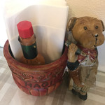 喫茶萩 - 右手奥の部屋は明るくて可愛らしい感じ