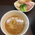 麺屋りゅう - チーズつけめんのつけ汁 + チーズつけめんのトッピング + 味玉（別料金）