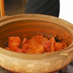 あんこうの身を入れて肝と絡めます