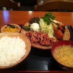 曳舟 - 生姜焼きと鶏の唐揚げの盛り合わせ定食