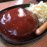 大衆肉料理 榎久 - ハンバーグ定食250g ¥880 （2017年3月11日現在）※ソーセージトッピング