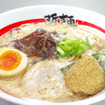 東京発祥豚骨ラーメン 哲麺縁 - 板のりに乗せた魚粉をお好みでスープに溶きながらお召し上がりください。哲麺ラーメン（醤油味のみ）