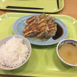 北京餃子 - 2017年3月。餃子定食580円にはスープとごはん付き。