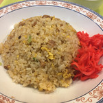 北京餃子 - 2017年3月。8分の5チャーハン490円。紅生姜はセルフで。