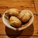 わをん - グジェール　チーズ入シュー生地を焼いたもの