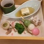 kyoutoarashiyamagoseiyuunoyadoranzan - 前菜 もずく酢、公魚南蛮漬け、キャベツ豆腐、きのこ真丈、三色団子、小芋田楽、花菜