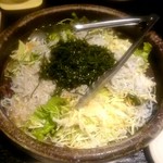 くいもの屋 わん - 遠州灘産 釜揚げしらすと 瀬戸内産 生ひじきの梅香味サラダ 