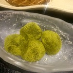 くいもの屋 わん - 京宇治抹茶の蕨餅 (沖縄県産黒糖蜜入り)
