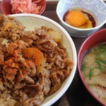 すき家 - 牛丼中盛り豚汁卵セット