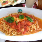 カフェ・ド・シュロ - トマトとモッツァレラのスパゲティ